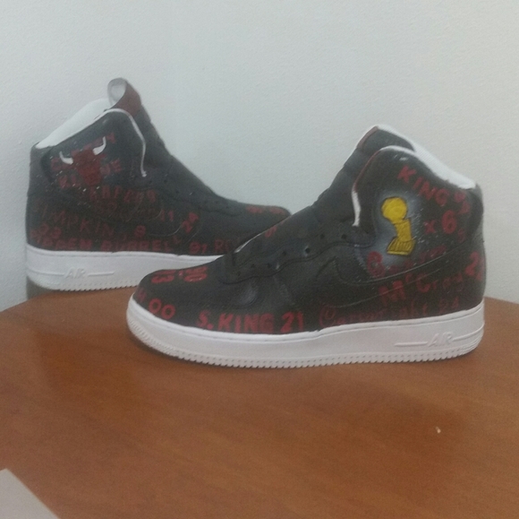 Air Force Ones custom Chicago Bulls tribute - Picture 4 of 4